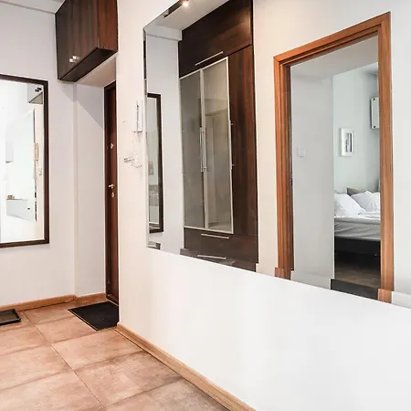 Shortstaypoland Krucza * ワルシャワ